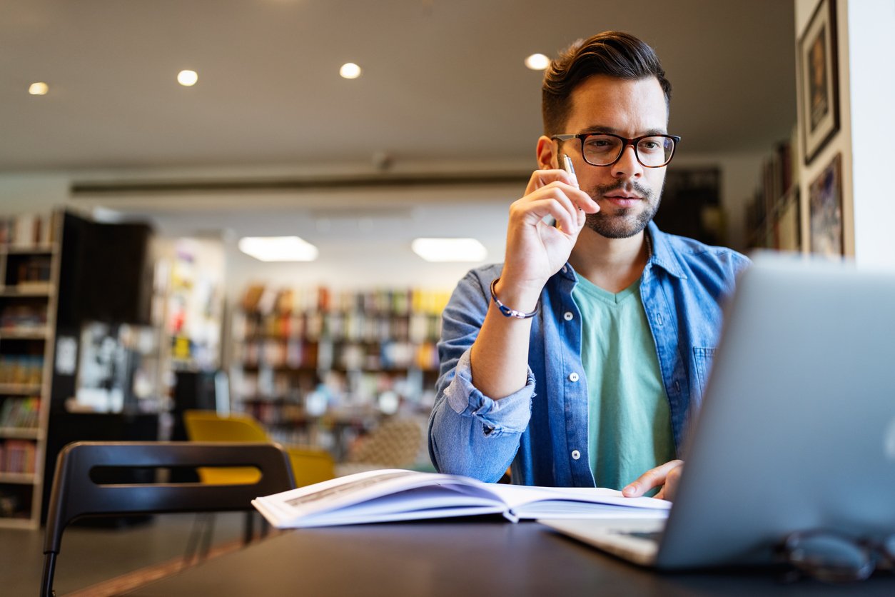 student union member using accounting software