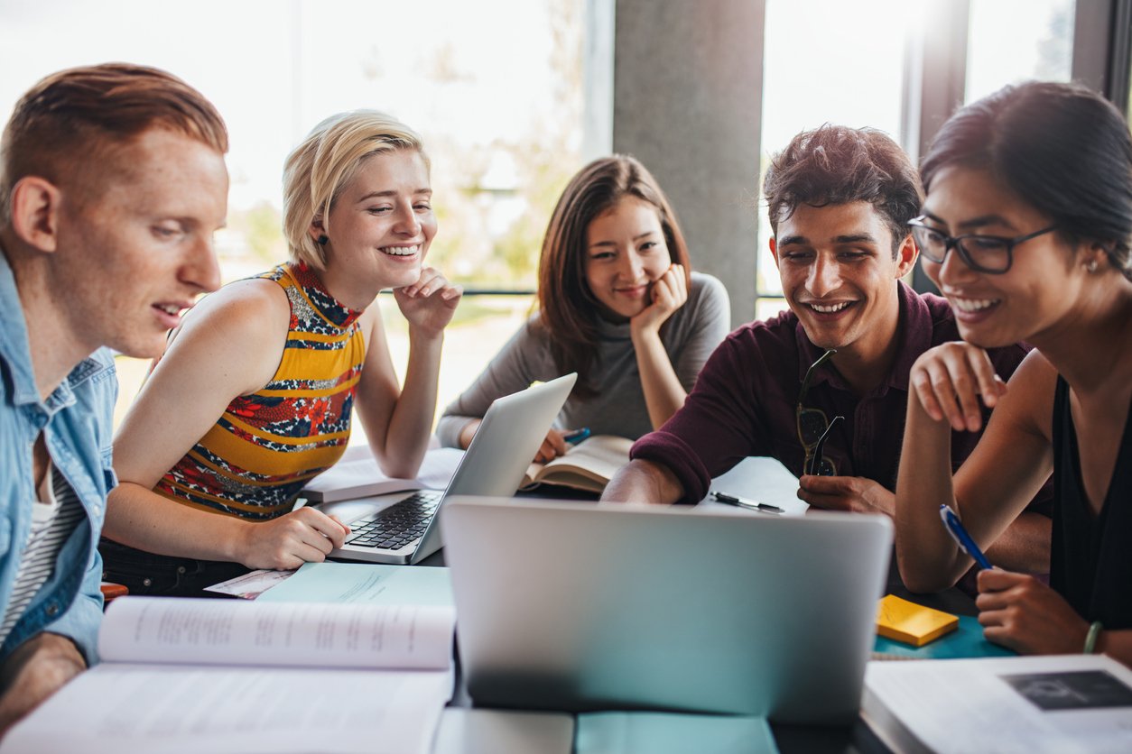 students managing finances on student union account software